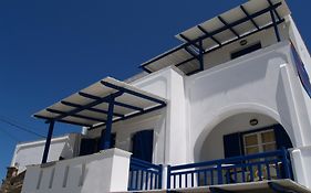 Flora Apartments & Studios